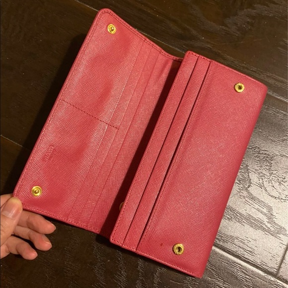 100% Authentic Prada Large Logo wallet - Picture 3 of 6